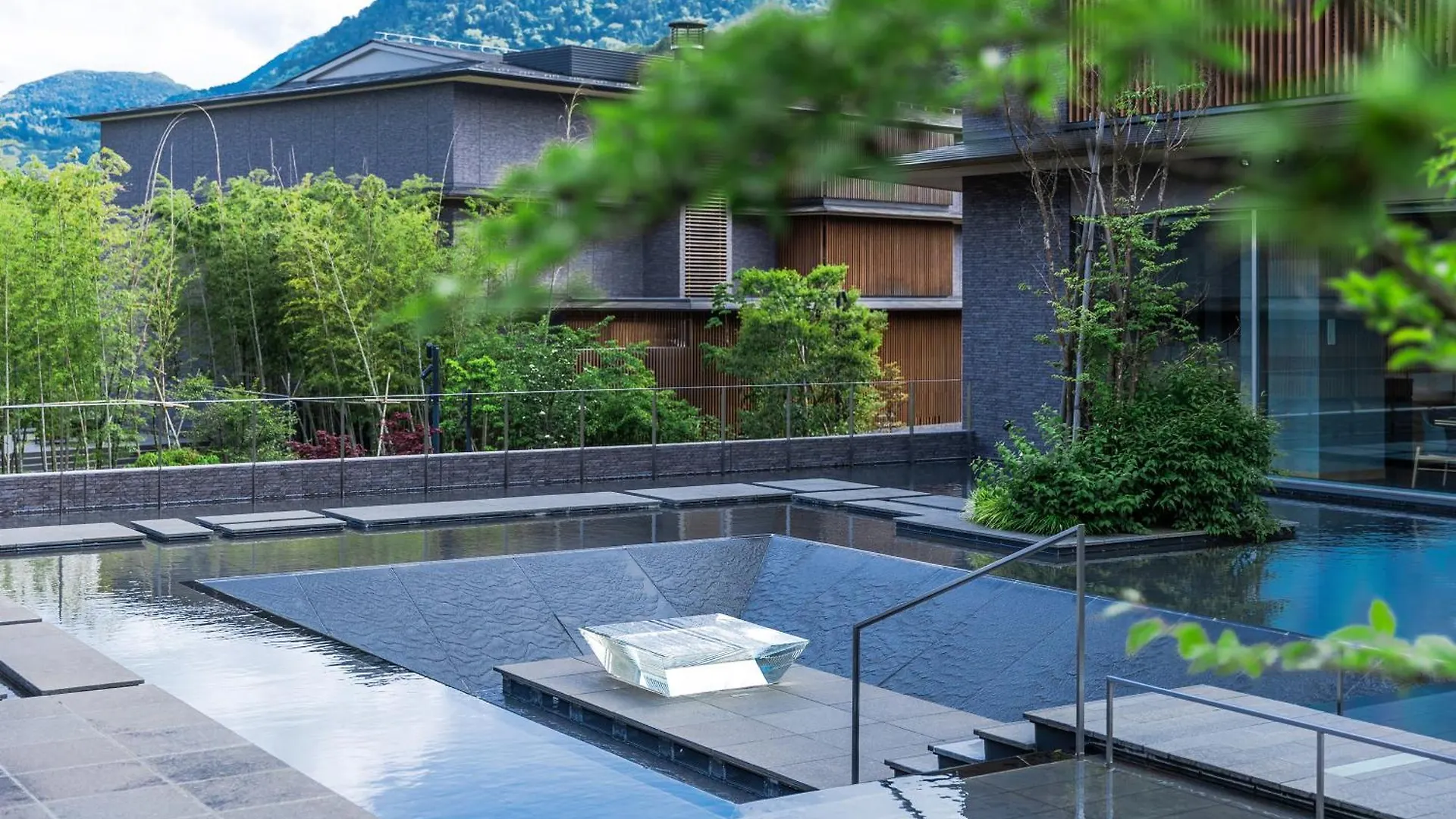Japanskt värdshus (ryokan) Hakone Gora Karaku Hotell